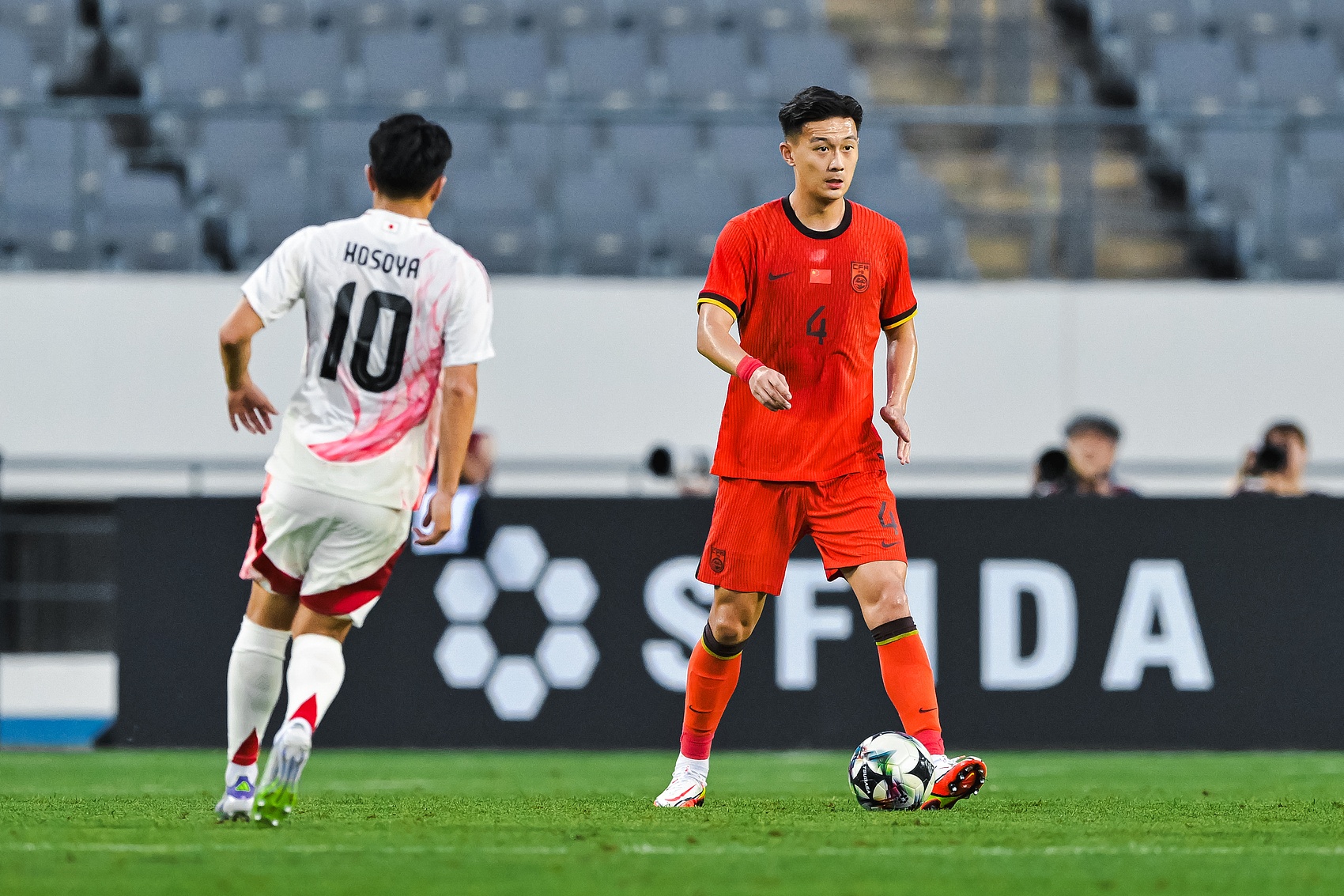 记者：高准翼身体不适未到场训练，蒋圣龙回归有望首发出战