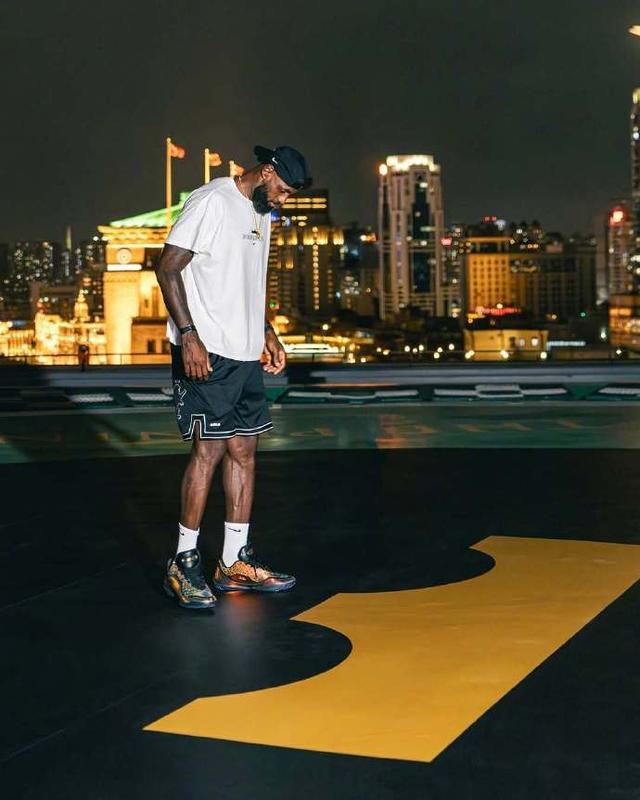 买马挣钱网站app-NBA球星勒布朗·詹姆斯开启中国行：打卡上海外滩、东方明珠