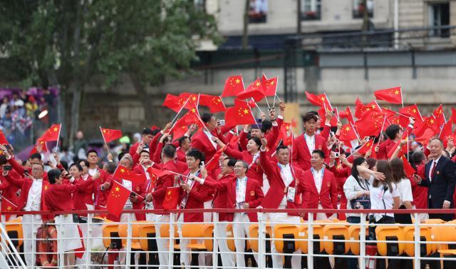 买马挣钱网站app-【图集】中国体育代表团正式亮相 马龙挥舞五星红旗