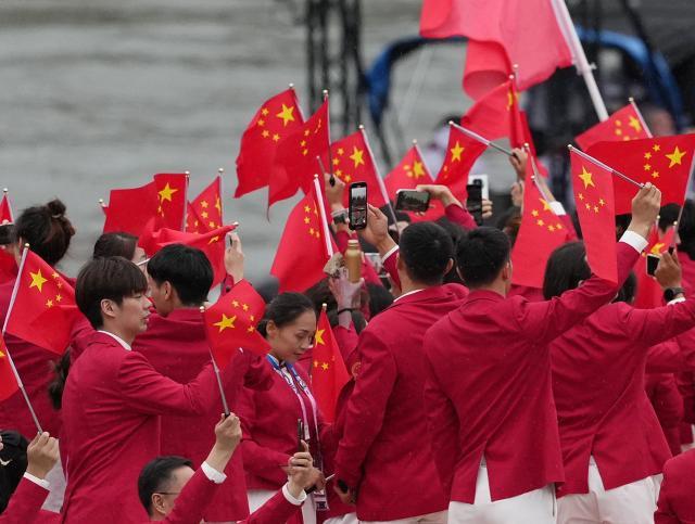 买马挣钱网站app-【图集】中国体育代表团正式亮相 马龙挥舞五星红旗