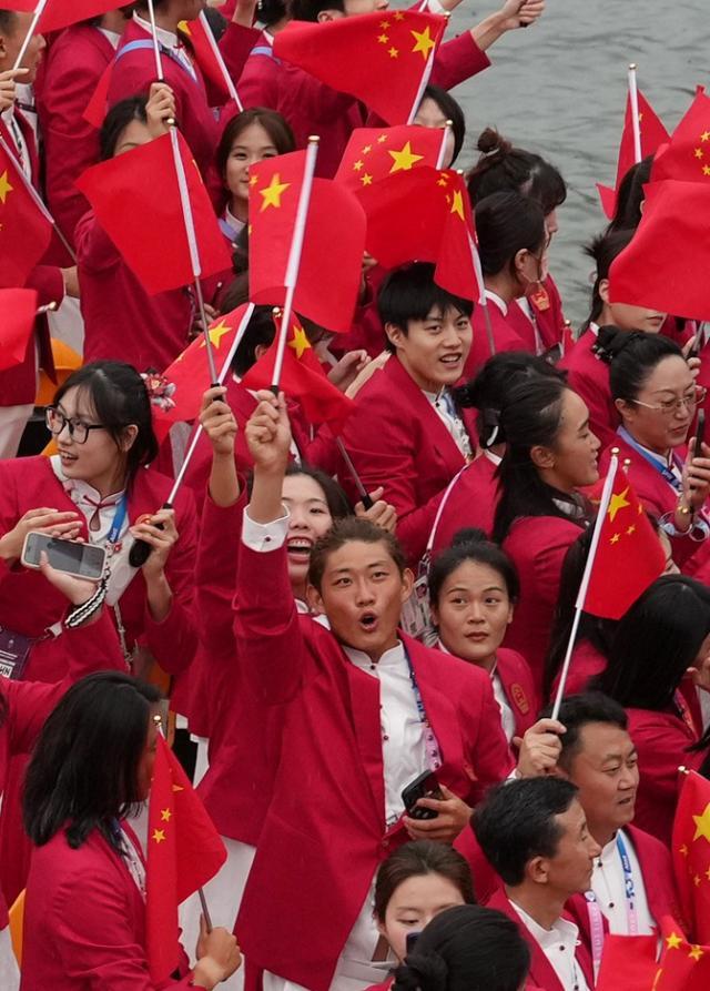 买马挣钱网站app-【图集】中国体育代表团正式亮相 马龙挥舞五星红旗