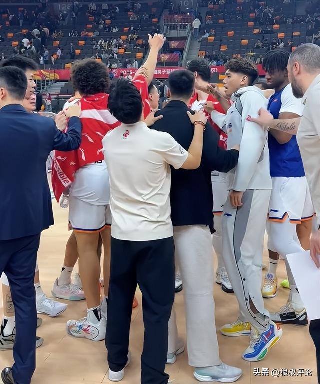买马挣钱网站app-对阵广东狂轰12分18板3助3帽！卢伟：怀特塞德贡献非常巨大