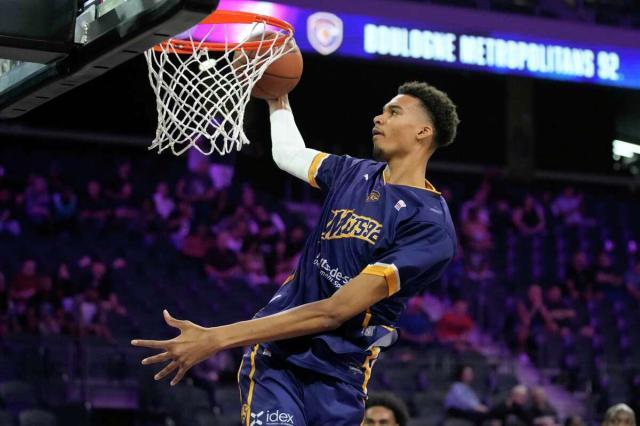 买马挣钱网站app-文班亚马争夺战斗勇也斗智！马刺复制传奇？